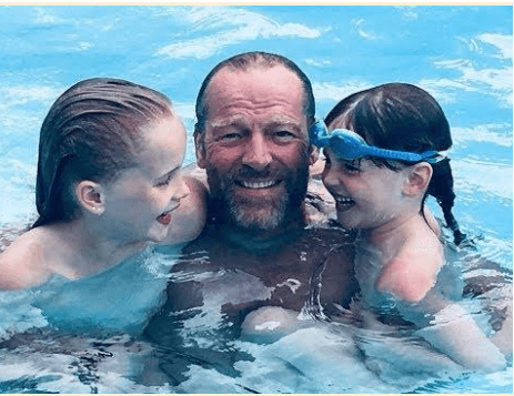 Juliet Glen with her sister and father